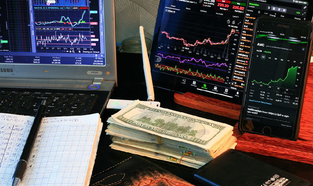 Investing in Bitcoin: Risky Bet, or Future Asset?
