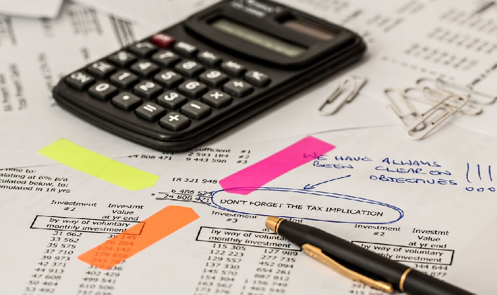 How does Florida earn revenue, and what are its income sources?
