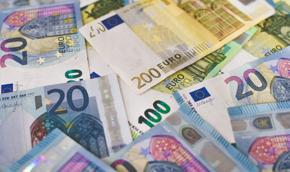 Are investment banking/brokerage/services careers a good choice? What are the pros and cons?