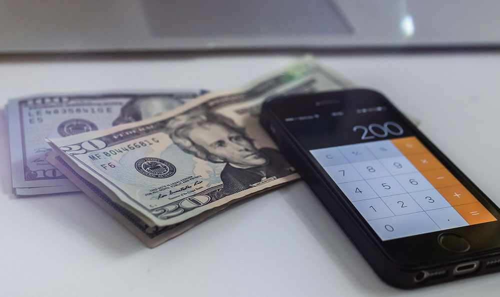 

How Much Do Servers Earn? Average Salary Insights